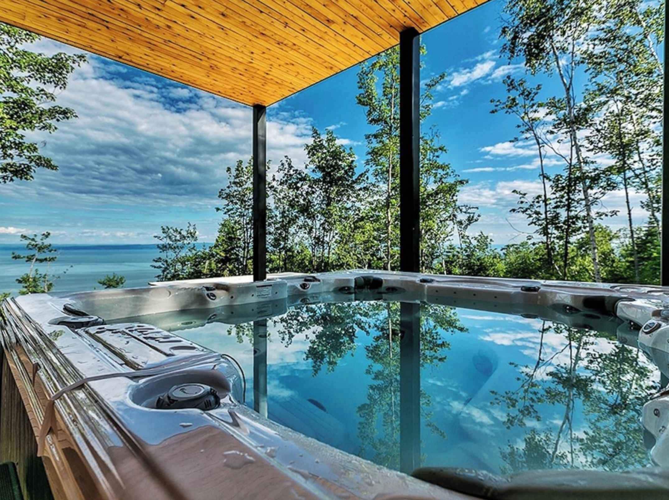 Outdoor spa tub