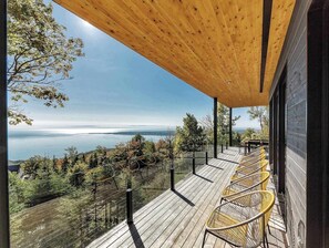 Terrace/patio - Secret Charlevoix | River View & Spa (Les Éboulements)