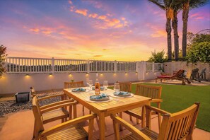 Outdoor dining - Clairemont Retreat l 4 BR, Backyard, Sauna (San Diego)