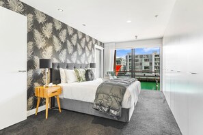 2 bedrooms, iron/ironing board, free WiFi, bed sheets - Gorgeous 2-Bed 2-Bath Harbour View Stunner (Auckland City)