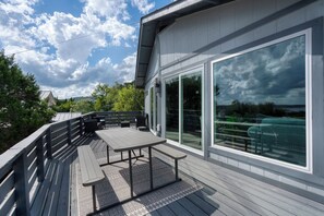 Outdoor dining - Premium 4BR Canyon Lake Getaway I Comfort & Views! (Canyon Lake)