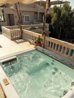 Bain à remous extérieur