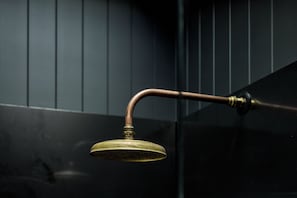 Villa, patio, vista al jardín | Baño
