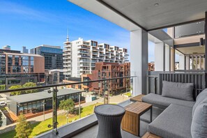 Property grounds - Chic 1-Bed Apartment with Secure Parking (Auckland City)