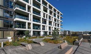 Terrace/patio - Chic 1-Bed Apartment with Secure Parking (Auckland City)
