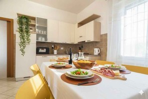 Dining - Holiday apartment with garden, balcony and internet (Civezza)
