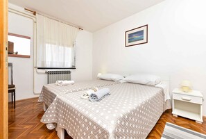 WiFi - Holiday apartment with terrace and barbecue (Pula)