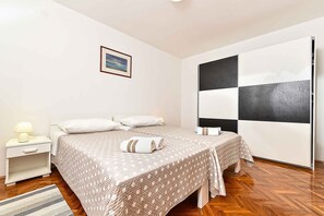 WiFi - Holiday apartment with terrace and barbecue (Pula)