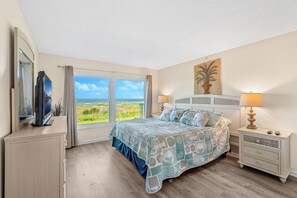 3 bedrooms, iron/ironing board, travel cot, free WiFi - Sunrise Oceanfront Condo 3BR | Balcony Breezes and Heated Pool 🌞🍹 (Cocoa Beach)