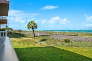 Property grounds - Sunrise Oceanfront Condo 3BR | Balcony Breezes and Heated Pool 🌞🍹 (Cocoa Beach)