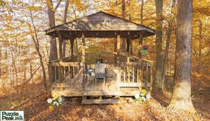 Outdoor dining - A Puzzle Peak - 5 Acres Woodland Escape (Nashville)