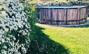 Outdoor spa tub - Holiday home with pool, air conditioning and Wi-Fi (Balatonkeresztúr)
