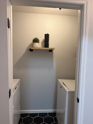 Interior - Whitehorse Cottage- Charming 2 bedroom cottage in charming Greenville SC (Greenville)