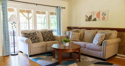 Cozy 3BR Bainbridge Island Home with Large Yard Near Ferry & Downtown Winslow