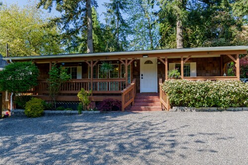 Cozy 3BR Bainbridge Island Home with Large Fenced Yard Near Ferry & Town