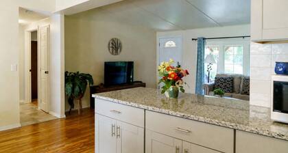 Cozy 3BR Bainbridge Island Home with Large Yard Near Ferry & Downtown Winslow