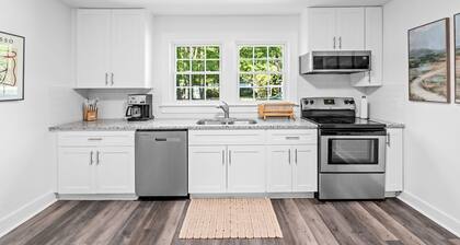 Newly updated! Walk to downtown Simpsonville.