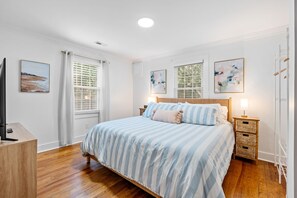 2 bedrooms, iron/ironing board, WiFi, bed sheets - Newly updated!  Walk to downtown Simpsonville. (Simpsonville)