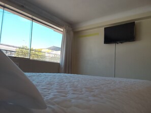 Internet, bed sheets - White Apartment (Cusco)