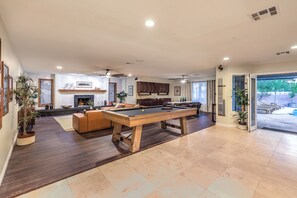 Games room - Family Villa, 7 BD, 3 BA, Pool/Jacuzzi (Las Vegas)
