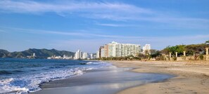 Sky-High Serenity: Luxury, Views & Ocean Breeze. Reviews, Deals ...