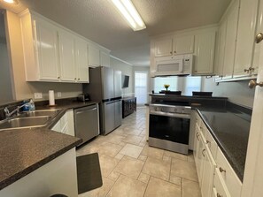 Private kitchen - Beautiful 3-bedroom home near Southeast hospital and downtown Dothan (Dothan)
