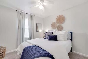 Iron/ironing board, WiFi, bed sheets - Casa Azul - 3BR/2BA - Centrally Located (Lubbock)