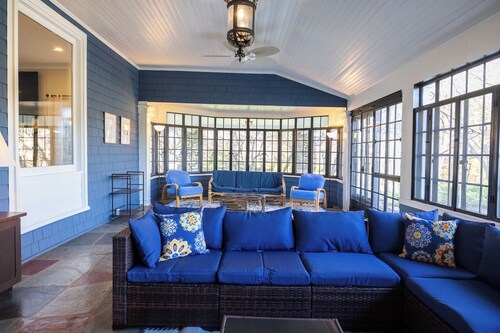 Perfect 4-bedroom/2 bathroom house with AC in charming Narragansett