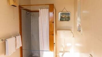 Towels, shampoo