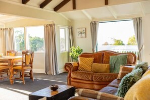 Living area - Spacious | Mountain Outlook | Family Escape - KK14412 (Kaikoura)