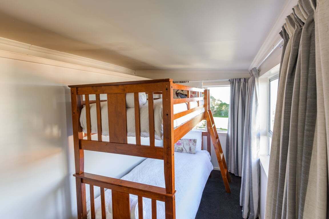 4 bedrooms, travel crib, bed sheets