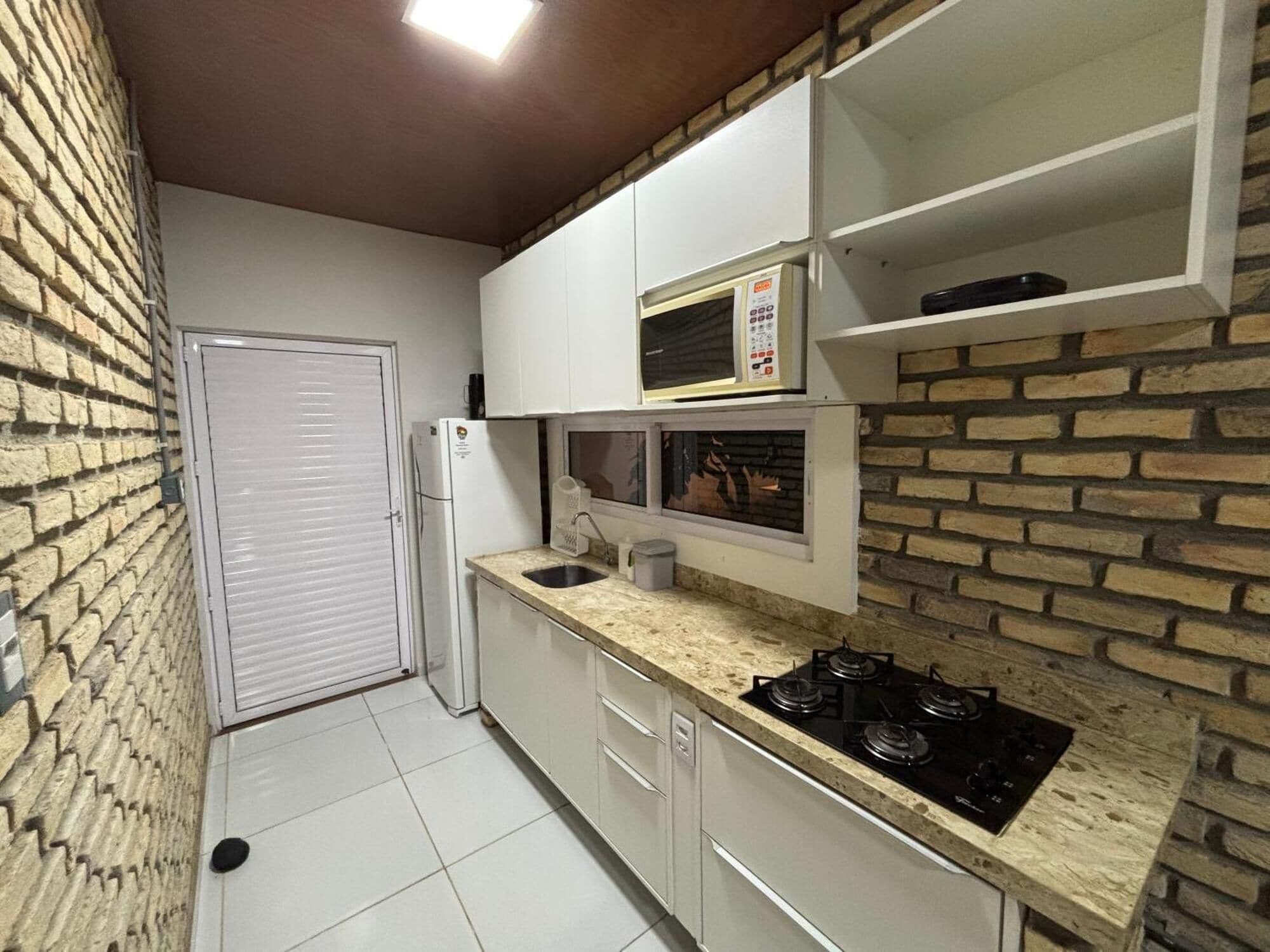 Comfort Chalet, Lanai, Garden View | Dapur peribadi | Peti sejuk/penyejuk beku saiz penuh, ketuhar gelombang mikro, dapur 