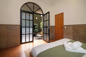 Iron/ironing board, WiFi, bed sheets - Casa del Sol. 4 bedrooms + garden | 8 guests (Mexico City)