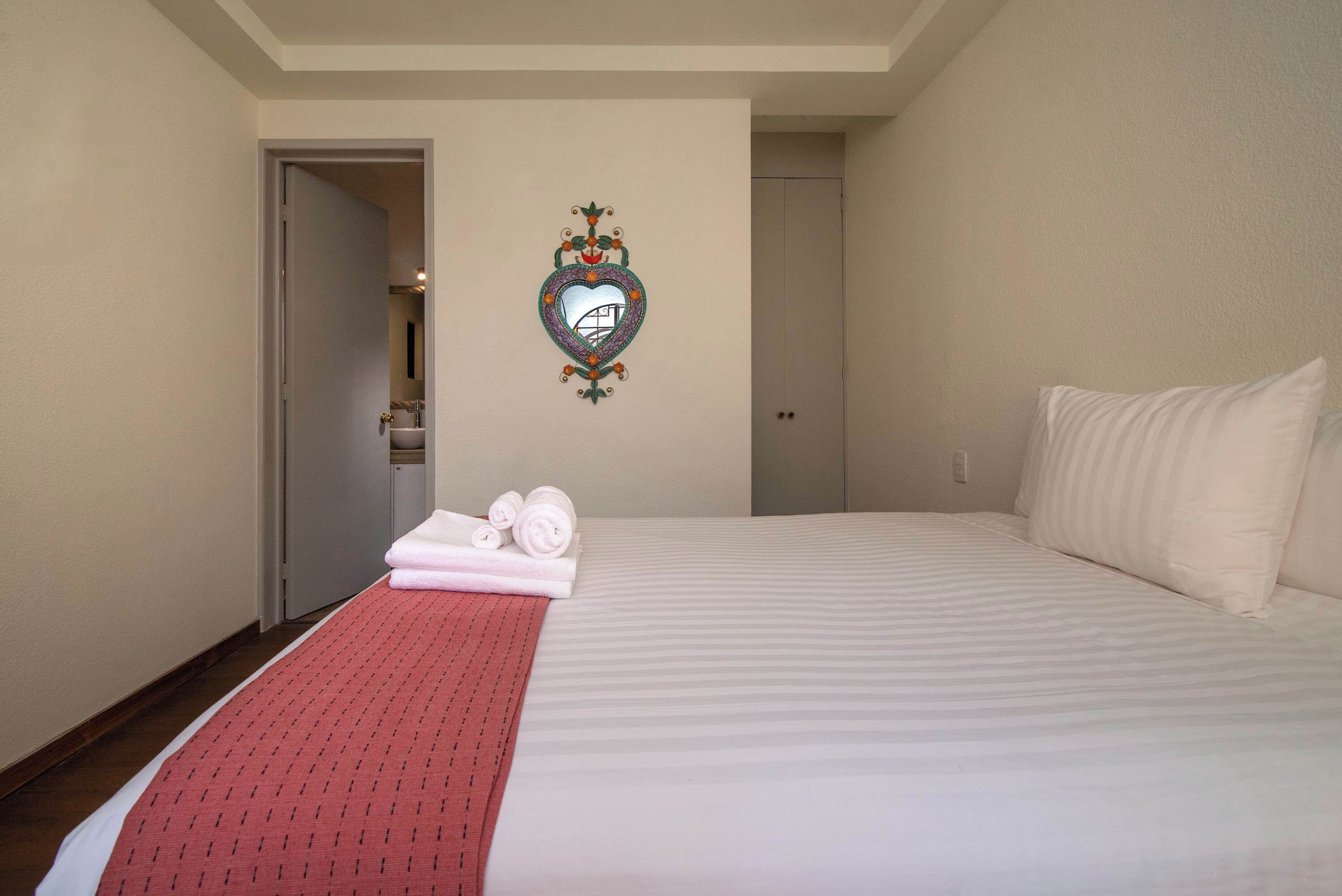 Iron/ironing board, WiFi, bed sheets