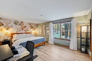 3 bedrooms, iron/ironing board, free WiFi, bed sheets - Peaceful 3-bedroom chalet in Pocono Lake perfect for relaxing getaway (Pocono Lake)