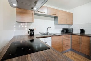 Fridge, microwave, oven, stovetop - 2BR Stylish Apartment up to 9 with Balcony (St Helens)