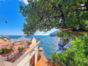 Terrace/patio - Villa Furore, with Pool and Direct Sea Access (Praiano)