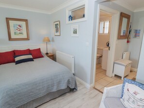 1 bedroom, WiFi, bed sheets - THE BOLTHOLE, pet friendly in Newport, Pembrokeshire (Newport)