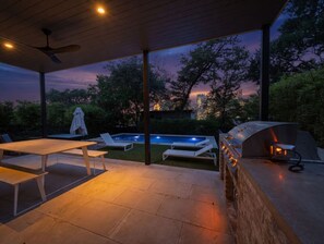 Outdoor dining - Austin | Downtown Views, Pool, Spa & Walkable (Austin)