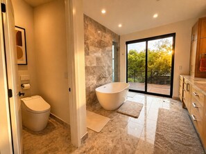 Bathroom - Austin | Downtown Views, Pool, Spa & Walkable (Austin)