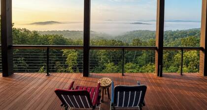 Above the Clouds Luxury Retreat with Hot Tub and Epic Views