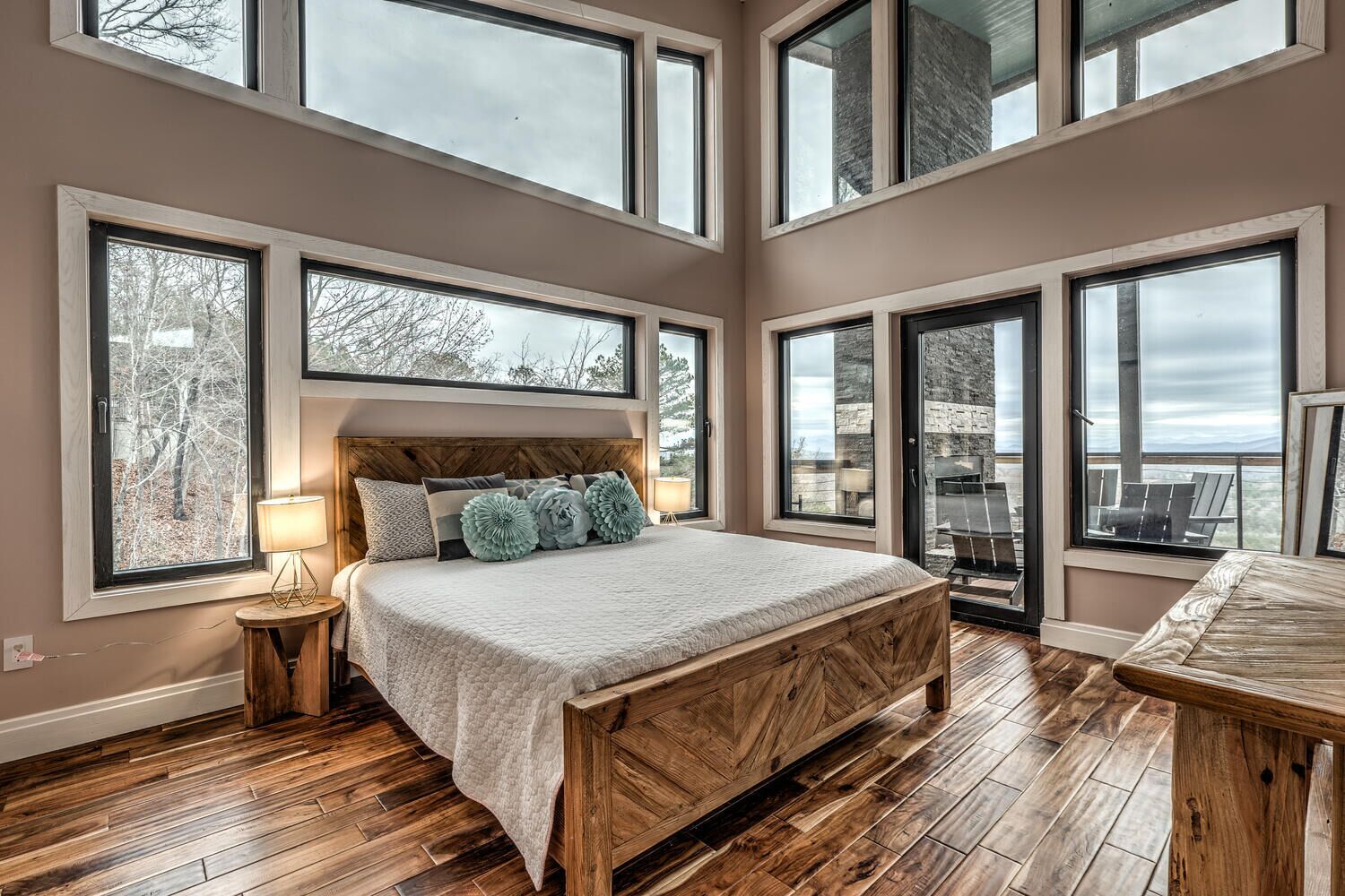 3 bedrooms, desk, free WiFi, bed sheets