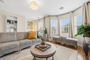 Smart TV - 4 Bedroom home, 11 Guests, 30 mins train to Grand Central, Easy World Cup access (Mount Vernon)