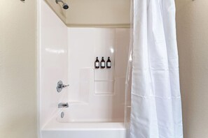 Hair dryer - MSP Voyager | By Childrens Hospital | Free Parking (Minneapolis)