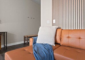 TV - MSP Voyager | By Childrens Hospital | Free Parking (Minneapolis)
