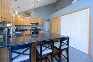Fridge, microwave, oven, stovetop - Beautiful home at Galena Territory w/ Hot Tub (Galena)