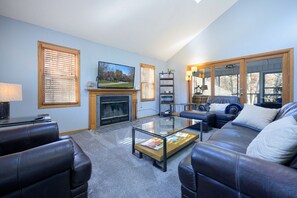 TV, fireplace - Beautiful home at Galena Territory w/ Hot Tub (Galena)