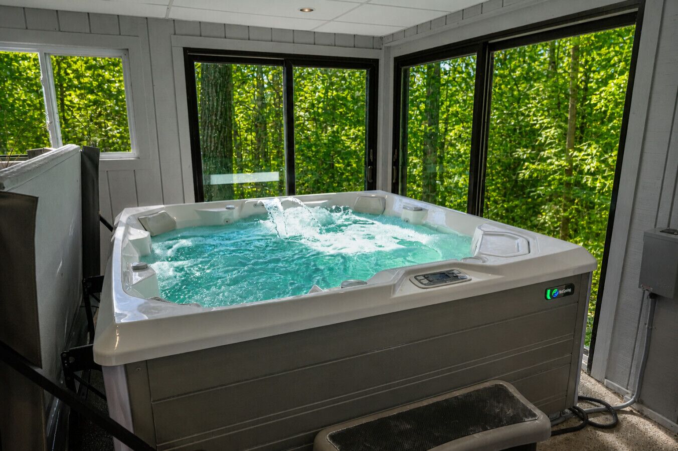 Indoor spa tub