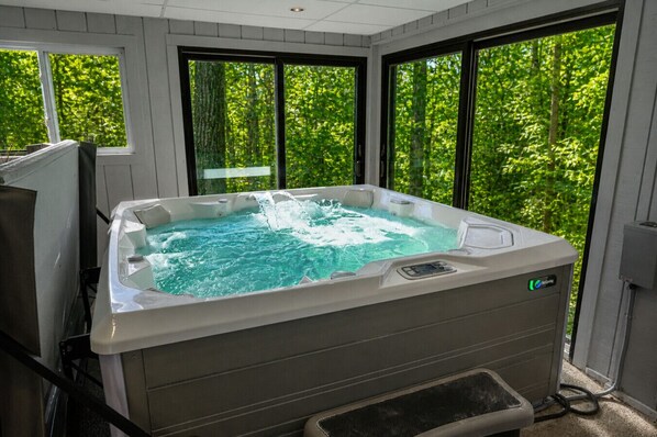 Indoor spa tub - Beautiful home at Galena Territory w/ Hot Tub (Galena)
