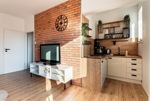Frigorífico, horno, placa de cocina y cafetera o tetera